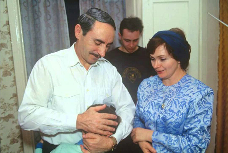 1947 doğumlu olan Alla Dudayeva Cohar Dudayev'le 1969 yılında evlendi.