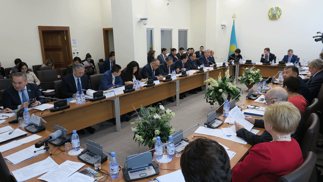 Kazakistan'da "Aral Gölü" toplantısı