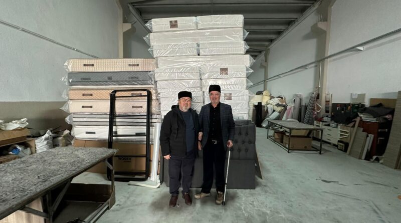 Dünya Kırım Dünya Kırım Tatar Derneği tarafından Kırım Qalay Medresesi ne gönderilmek üzere 70 er adet yastık Nevresim takımı Yorgan Yatak ve Bazaları