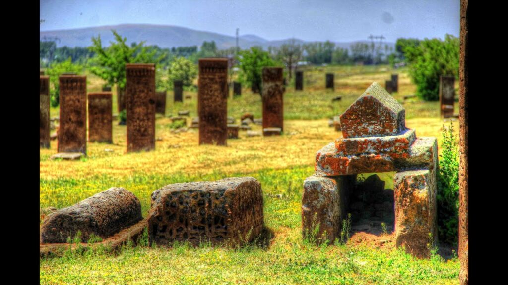 Dünyanın en büyük Türk-İslam mezarlığı Ahlat Selçuklu Meydan Mezarlığı