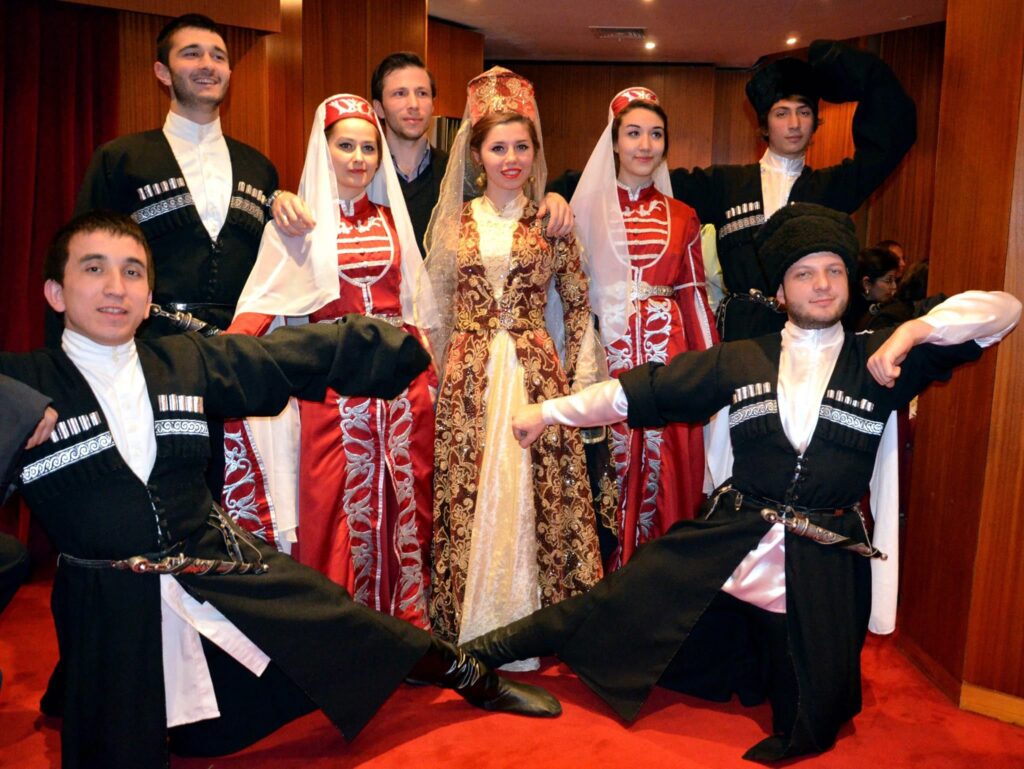 Karaçay dansçıları