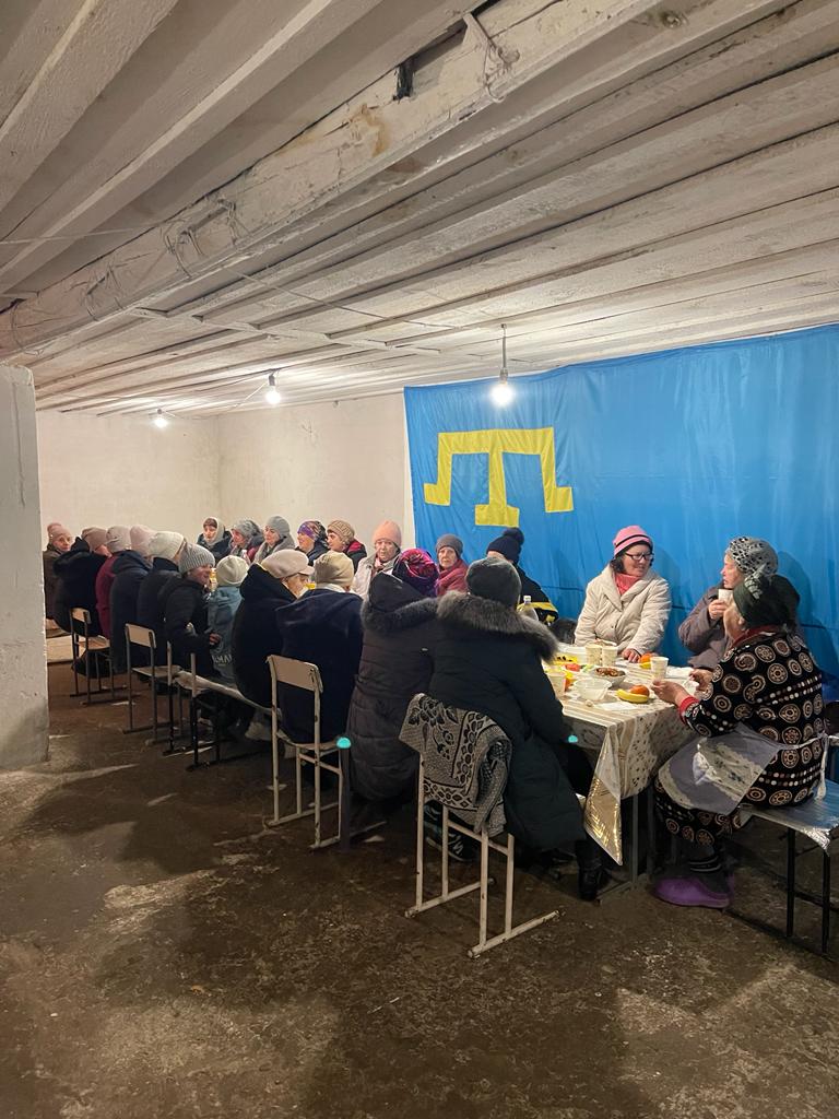 Dünya Kırım Tatar Derneği Başkanı Mustafa Sarıkamış Rusya Ukrayna savaşının ortasında yani sınırda bulunan Novoalekseyevkaya daki Kırım Tatarlarına İftar verdik.