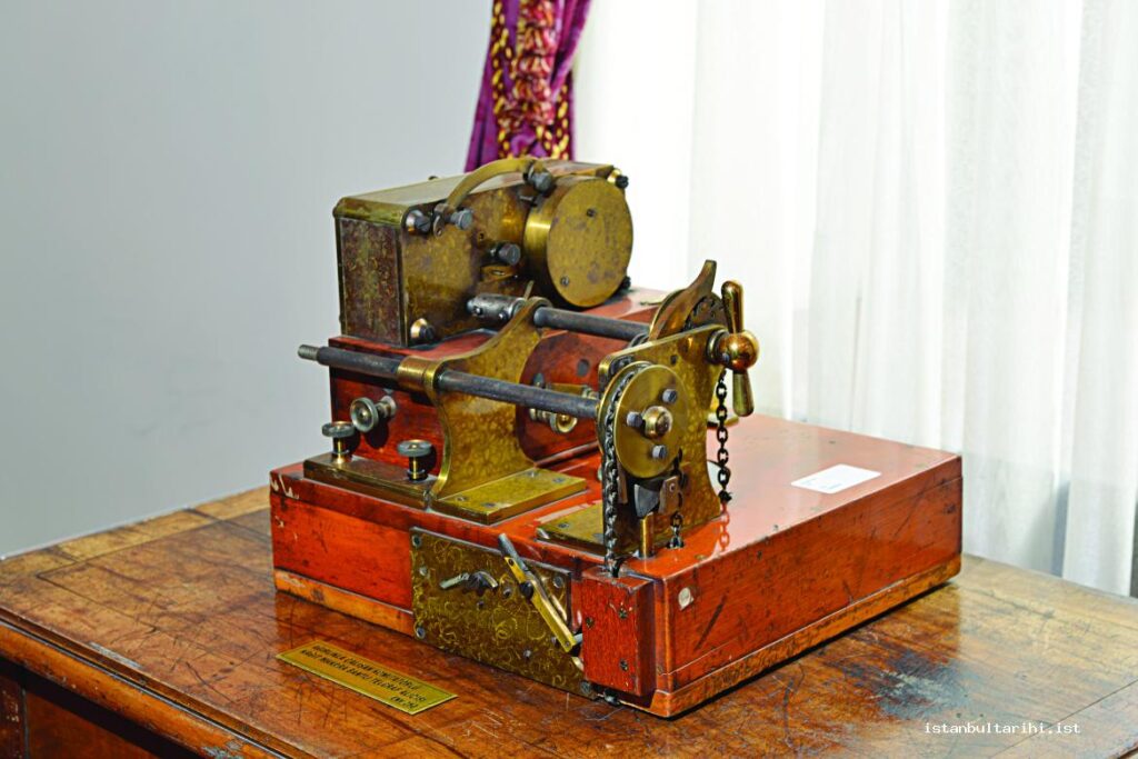 İlk telgraf yolağı 9 sentâbr 1855 yılında Edirne-Varna-Qırım arasında quruldu