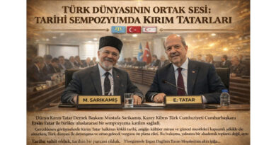 ersin tatar - mustafa sarıkamış Sempozyumda Kırım Tatar halkını temsilen Dünya Kırım Tatar Dernek Başkanı Mustafa Sarıkamış yer aldı. Sarıkamış, Kırım’ın tarihi, Kırım Tatarlarının kültürel mirası ve karşı karşıya kaldıkları güncel meseleler üzerine kapsamlı bir sunum gerçekleştirerek, Kırım Tatar davasını uluslararası akademik ve kültürel çevrelere aktardı.