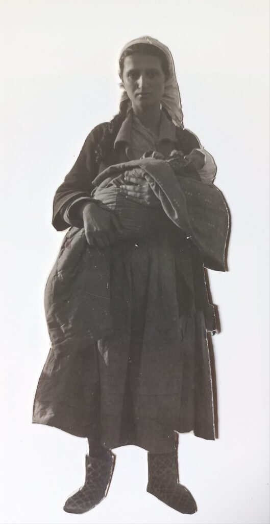 Kırım Tatar Kadını (1920–1930)