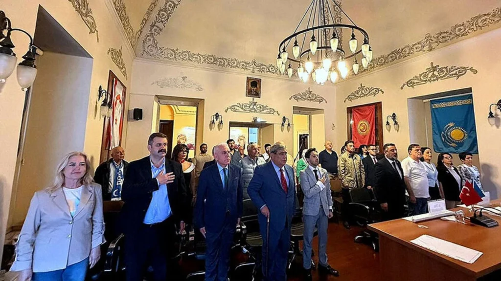 Bir kere yükselen bayrak, bir daha inmez